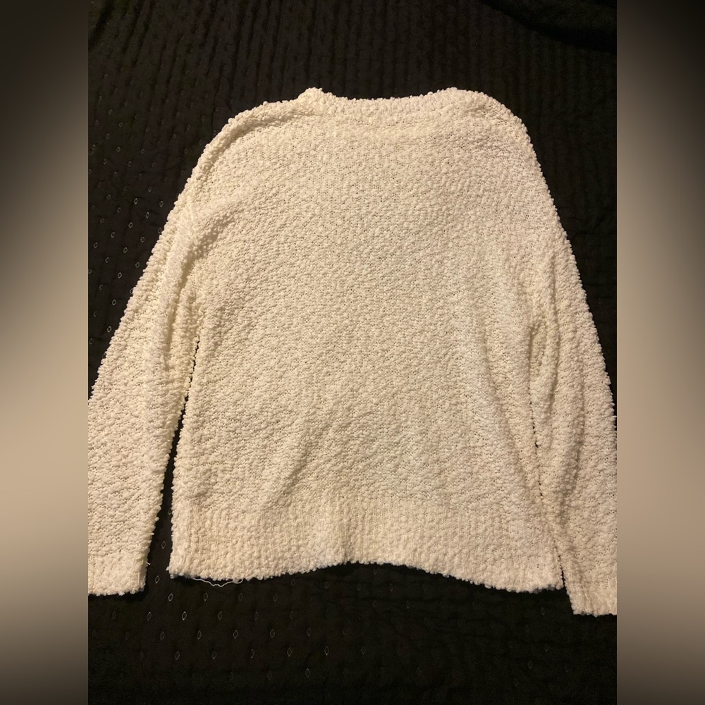 White Popcorn Sweater. Without tags/ fits like an XL.